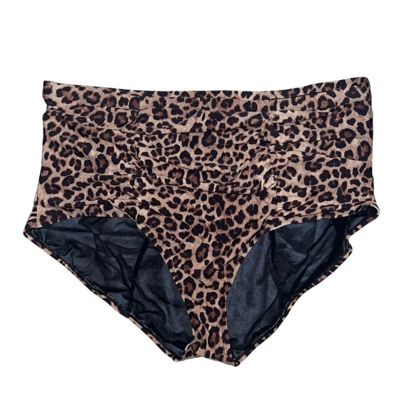 Torrid High-Rise Ruched Bikini Bottom Leopard Print Size 4X (26) - Picture 3 of 13